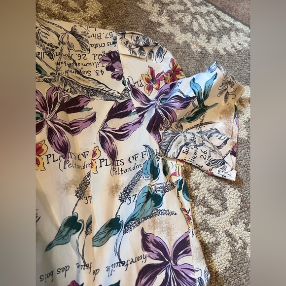 🍑Peaches Uniforms Inc.🍑 Printed Scrub, button-down Top, size Small 🍑 - Picture 14 of 15